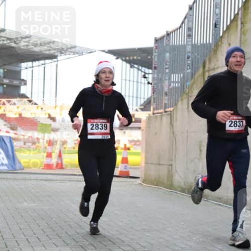 08.12.2024 - St. Pauli X-Mass-Run No. 14 H.Heesch http://msf.ph/oto/7490528 08.12.2024 09:56:53 Ziel 288, 799, 2837, 2839, 288, 2837, 2839, 3095 meine-sportfotos.de