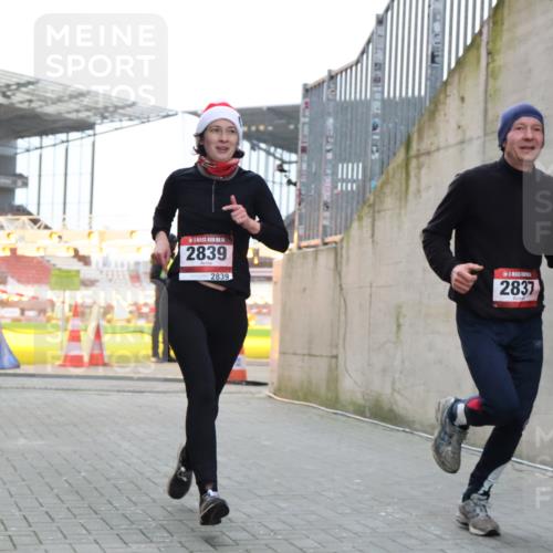 08.12.2024 - St. Pauli X-Mass-Run No. 14 H.Heesch http://msf.ph/oto/7490543 08.12.2024 09:56:53 Ziel 288, 799, 2837, 2839, 288, 2837, 2839, 3095 meine-sportfotos.de