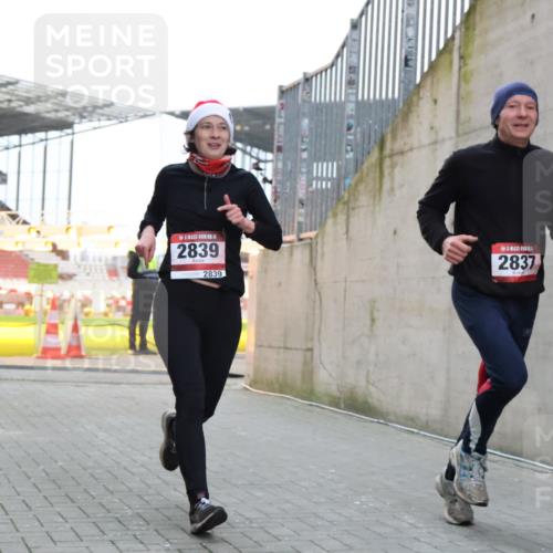 08.12.2024 - St. Pauli X-Mass-Run No. 14 H.Heesch http://msf.ph/oto/7490549 08.12.2024 09:56:53 Ziel 288, 799, 2837, 2839, 288, 2837, 2839, 3095 meine-sportfotos.de