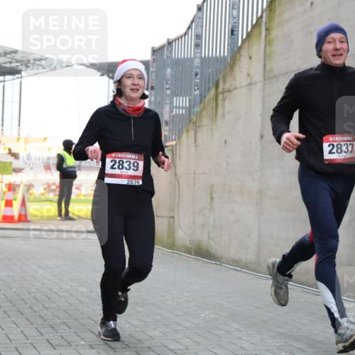 08.12.2024 - St. Pauli X-Mass-Run No. 14 H.Heesch http://msf.ph/oto/7490564 08.12.2024 09:56:53 Ziel 288, 799, 2837, 2839, 288, 2837, 2839, 3095 meine-sportfotos.de