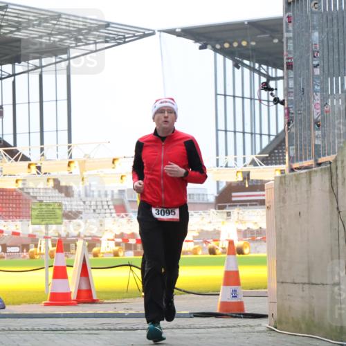08.12.2024 - St. Pauli X-Mass-Run No. 14 H.Heesch http://msf.ph/oto/7490572 08.12.2024 09:56:55 Ziel 288, 2837, 2839, 2837, 2839, 3095 meine-sportfotos.de