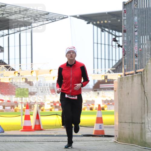 08.12.2024 - St. Pauli X-Mass-Run No. 14 H.Heesch http://msf.ph/oto/7490591 08.12.2024 09:56:56 Ziel 288, 2837, 2839, 3095 meine-sportfotos.de