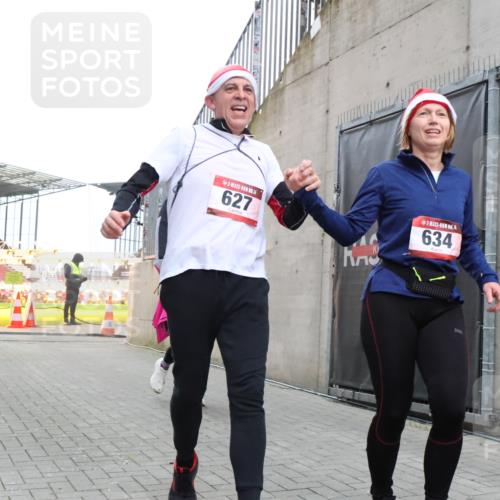 08.12.2024 - St. Pauli X-Mass-Run No. 14 H.Heesch http://msf.ph/oto/7490608 08.12.2024 10:04:47 Ziel 31, 89, 299, 627, 634, 791, 1421, 2380, 2382, 2383, 3008, 299, 595, 627, 634, 748, 2380, 2485 meine-sportfotos.de