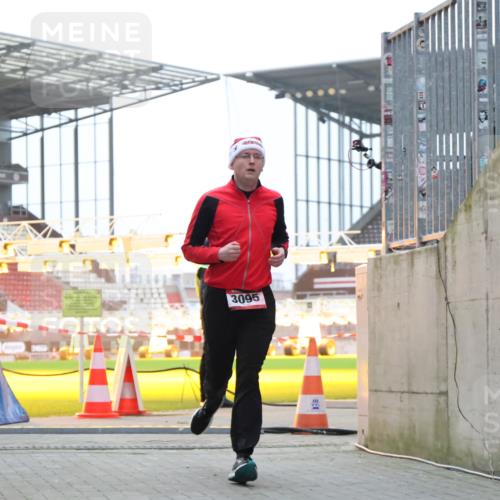 08.12.2024 - St. Pauli X-Mass-Run No. 14 H.Heesch http://msf.ph/oto/7490623 08.12.2024 09:56:56 Ziel 288, 2837, 2839, 3095 meine-sportfotos.de