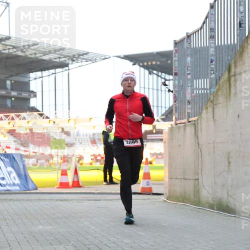 08.12.2024 - St. Pauli X-Mass-Run No. 14 H.Heesch http://msf.ph/oto/7490664 08.12.2024 09:56:56 Ziel 288, 2837, 2839, 3095 meine-sportfotos.de