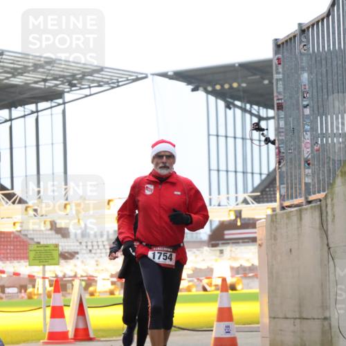 08.12.2024 - St. Pauli X-Mass-Run No. 14 H.Heesch http://msf.ph/oto/7490680 08.12.2024 09:57:04 Ziel 288, 2837, 2839, 3095, 1741, 1754, 2956, 3139 meine-sportfotos.de