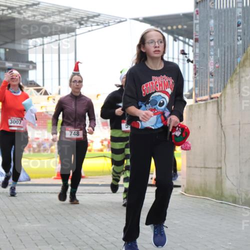 08.12.2024 - St. Pauli X-Mass-Run No. 14 H.Heesch http://msf.ph/oto/7490682 08.12.2024 10:04:52 Ziel 31, 89, 299, 627, 634, 791, 2380, 2382, 2383, 3008, 76, 172, 595, 748, 2485, 2758, 3007 meine-sportfotos.de