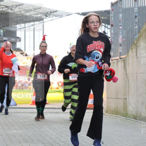 08.12.2024 - St. Pauli X-Mass-Run No. 14 H.Heesch http://msf.ph/oto/7490687 08.12.2024 10:04:52 Ziel 31, 89, 299, 627, 634, 791, 2380, 2382, 2383, 3008, 76, 172, 595, 748, 2485, 2758, 3007 meine-sportfotos.de