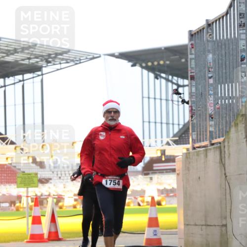 08.12.2024 - St. Pauli X-Mass-Run No. 14 H.Heesch http://msf.ph/oto/7490688 08.12.2024 09:57:04 Ziel 288, 2837, 2839, 3095, 1741, 1754, 2956, 3139 meine-sportfotos.de