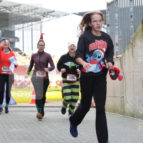 08.12.2024 - St. Pauli X-Mass-Run No. 14 H.Heesch http://msf.ph/oto/7490692 08.12.2024 10:04:52 Ziel 31, 89, 299, 627, 634, 791, 2380, 2382, 2383, 3008, 76, 172, 595, 748, 2485, 2758, 3007 meine-sportfotos.de