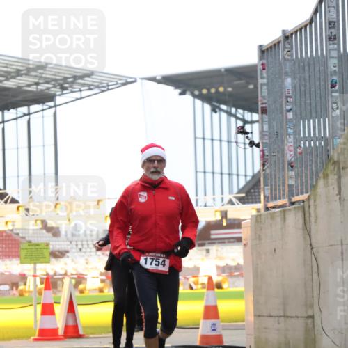 08.12.2024 - St. Pauli X-Mass-Run No. 14 H.Heesch http://msf.ph/oto/7490694 08.12.2024 09:57:04 Ziel 288, 2837, 2839, 3095, 1741, 1754, 2956, 3139 meine-sportfotos.de