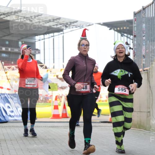 08.12.2024 - St. Pauli X-Mass-Run No. 14 H.Heesch http://msf.ph/oto/7490705 08.12.2024 10:04:53 Ziel 31, 89, 299, 627, 634, 791, 2380, 2382, 2383, 3008, 76, 172, 595, 748, 2485, 2758, 3007 meine-sportfotos.de