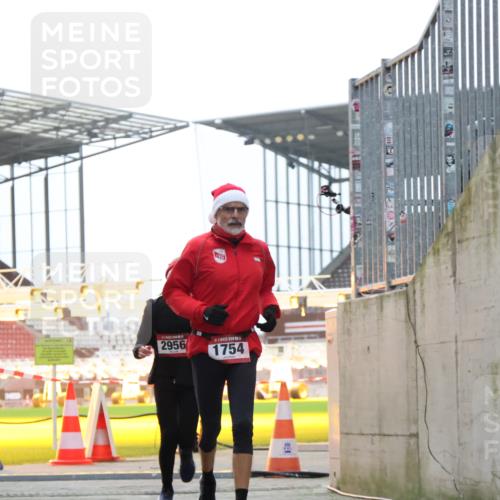 08.12.2024 - St. Pauli X-Mass-Run No. 14 H.Heesch http://msf.ph/oto/7490714 08.12.2024 09:57:05 Ziel 288, 2837, 2839, 3095, 1741, 1754, 2956, 3139 meine-sportfotos.de
