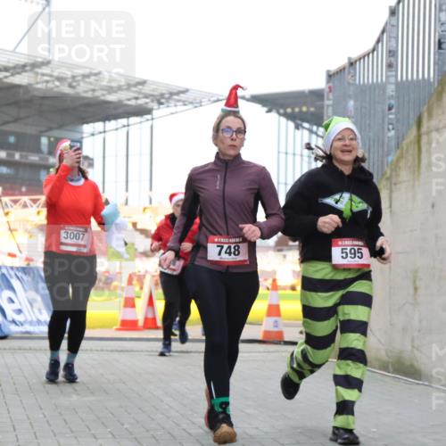 08.12.2024 - St. Pauli X-Mass-Run No. 14 H.Heesch http://msf.ph/oto/7490733 08.12.2024 10:04:53 Ziel 31, 89, 299, 627, 634, 791, 2380, 2382, 2383, 3008, 76, 172, 595, 748, 2485, 2758, 3007 meine-sportfotos.de