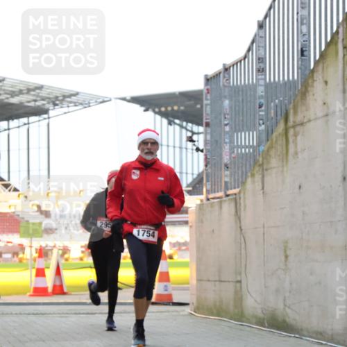 08.12.2024 - St. Pauli X-Mass-Run No. 14 H.Heesch http://msf.ph/oto/7490742 08.12.2024 09:57:05 Ziel 288, 2837, 2839, 3095, 1741, 1754, 2956, 3139 meine-sportfotos.de