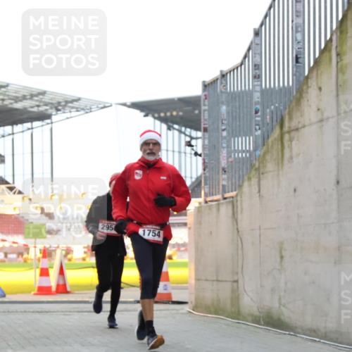 08.12.2024 - St. Pauli X-Mass-Run No. 14 H.Heesch http://msf.ph/oto/7490748 08.12.2024 09:57:05 Ziel 288, 2837, 2839, 3095, 1741, 1754, 2956, 3139 meine-sportfotos.de