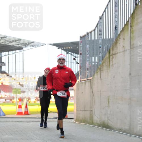08.12.2024 - St. Pauli X-Mass-Run No. 14 H.Heesch http://msf.ph/oto/7490753 08.12.2024 09:57:05 Ziel 288, 2837, 2839, 3095, 1741, 1754, 2956, 3139 meine-sportfotos.de