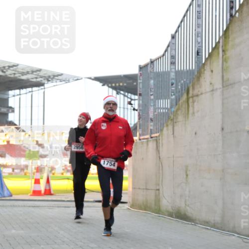 08.12.2024 - St. Pauli X-Mass-Run No. 14 H.Heesch http://msf.ph/oto/7490758 08.12.2024 09:57:05 Ziel 288, 2837, 2839, 3095, 1741, 1754, 2956, 3139 meine-sportfotos.de