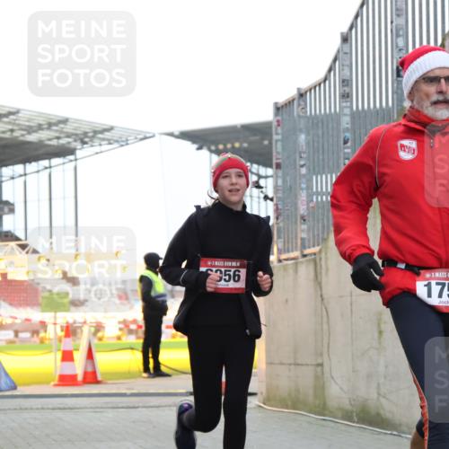 08.12.2024 - St. Pauli X-Mass-Run No. 14 H.Heesch http://msf.ph/oto/7490776 08.12.2024 09:57:06 Ziel 288, 1754, 2837, 2839, 2956, 3095, 1741, 1754, 2956, 3139 meine-sportfotos.de