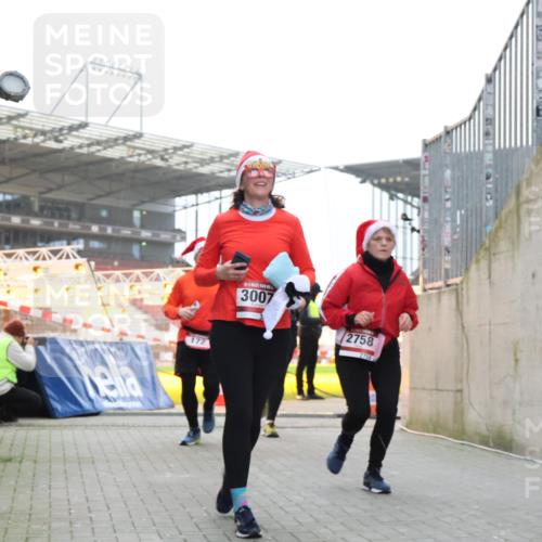 08.12.2024 - St. Pauli X-Mass-Run No. 14 H.Heesch http://msf.ph/oto/7490803 08.12.2024 10:04:55 Ziel 31, 89, 299, 595, 627, 634, 748, 791, 2380, 2382, 2383, 2485, 76, 172, 595, 748, 2485, 2758, 2937, 3007 meine-sportfotos.de