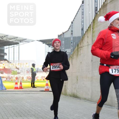 08.12.2024 - St. Pauli X-Mass-Run No. 14 H.Heesch http://msf.ph/oto/7490811 08.12.2024 09:57:07 Ziel 1754, 2837, 2839, 2956, 3095, 1741, 1754, 2956, 3139 meine-sportfotos.de