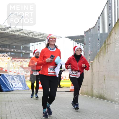 08.12.2024 - St. Pauli X-Mass-Run No. 14 H.Heesch http://msf.ph/oto/7490812 08.12.2024 10:04:55 Ziel 31, 89, 299, 595, 627, 634, 748, 791, 2380, 2382, 2383, 2485, 76, 172, 595, 748, 2485, 2758, 2937, 3007 meine-sportfotos.de