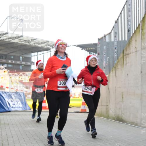 08.12.2024 - St. Pauli X-Mass-Run No. 14 H.Heesch http://msf.ph/oto/7490819 08.12.2024 10:04:55 Ziel 31, 89, 299, 595, 627, 634, 748, 791, 2380, 2382, 2383, 2485, 76, 172, 595, 748, 2485, 2758, 2937, 3007 meine-sportfotos.de