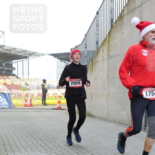 08.12.2024 - St. Pauli X-Mass-Run No. 14 H.Heesch http://msf.ph/oto/7490820 08.12.2024 09:57:07 Ziel 1754, 2837, 2839, 2956, 3095, 1741, 1754, 2956, 3139 meine-sportfotos.de