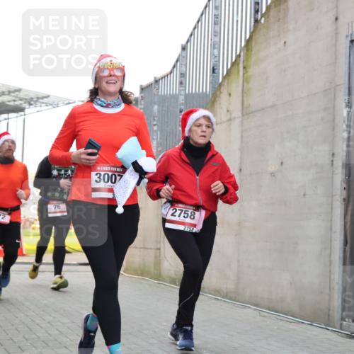 08.12.2024 - St. Pauli X-Mass-Run No. 14 H.Heesch http://msf.ph/oto/7490834 08.12.2024 10:04:56 Ziel 299, 595, 627, 634, 748, 791, 2380, 2382, 2383, 2485, 2758, 3007, 76, 172, 595, 748, 2485, 2758, 2937, 3007 meine-sportfotos.de
