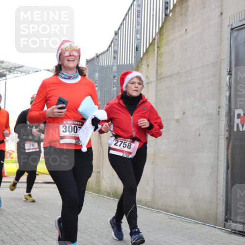 08.12.2024 - St. Pauli X-Mass-Run No. 14 H.Heesch http://msf.ph/oto/7490841 08.12.2024 10:04:56 Ziel 299, 595, 627, 634, 748, 791, 2380, 2382, 2383, 2485, 2758, 3007, 76, 172, 595, 748, 2485, 2758, 2937, 3007 meine-sportfotos.de