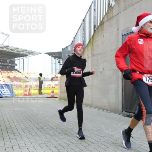 08.12.2024 - St. Pauli X-Mass-Run No. 14 H.Heesch http://msf.ph/oto/7490843 08.12.2024 09:57:07 Ziel 1754, 2837, 2839, 2956, 3095, 1741, 1754, 2956, 3139 meine-sportfotos.de