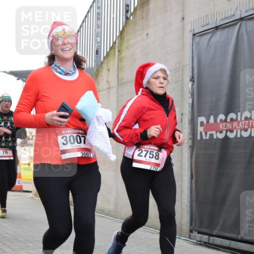 08.12.2024 - St. Pauli X-Mass-Run No. 14 H.Heesch http://msf.ph/oto/7490876 08.12.2024 10:04:56 Ziel 299, 595, 627, 634, 748, 791, 2380, 2382, 2383, 2485, 2758, 3007, 76, 172, 595, 748, 2485, 2758, 2937, 3007 meine-sportfotos.de