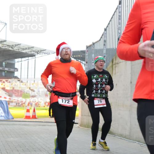 08.12.2024 - St. Pauli X-Mass-Run No. 14 H.Heesch http://msf.ph/oto/7490882 08.12.2024 10:04:57 Ziel 172, 299, 595, 627, 634, 748, 2380, 2382, 2383, 2485, 2758, 3007, 76, 172, 2758, 2937, 3007 meine-sportfotos.de