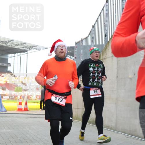 08.12.2024 - St. Pauli X-Mass-Run No. 14 H.Heesch http://msf.ph/oto/7490889 08.12.2024 10:04:57 Ziel 172, 299, 595, 627, 634, 748, 2380, 2382, 2383, 2485, 2758, 3007, 76, 172, 2758, 2937, 3007 meine-sportfotos.de