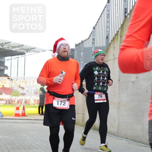 08.12.2024 - St. Pauli X-Mass-Run No. 14 H.Heesch http://msf.ph/oto/7490895 08.12.2024 10:04:57 Ziel 172, 299, 595, 627, 634, 748, 2380, 2382, 2383, 2485, 2758, 3007, 76, 172, 2758, 2937, 3007 meine-sportfotos.de