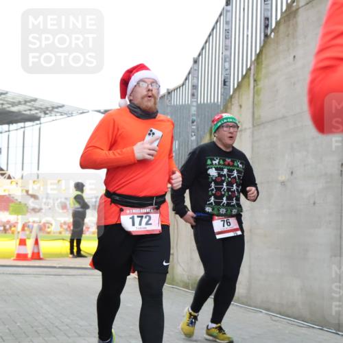 08.12.2024 - St. Pauli X-Mass-Run No. 14 H.Heesch http://msf.ph/oto/7490905 08.12.2024 10:04:57 Ziel 172, 299, 595, 627, 634, 748, 2380, 2382, 2383, 2485, 2758, 3007, 76, 172, 2758, 2937, 3007 meine-sportfotos.de