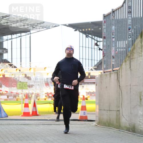 08.12.2024 - St. Pauli X-Mass-Run No. 14 H.Heesch http://msf.ph/oto/7490908 08.12.2024 09:57:10 Ziel 1754, 2956, 3095, 364, 384, 420, 1741, 3139 meine-sportfotos.de