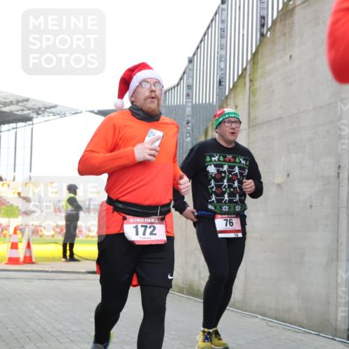 08.12.2024 - St. Pauli X-Mass-Run No. 14 H.Heesch http://msf.ph/oto/7490910 08.12.2024 10:04:58 Ziel 172, 299, 595, 627, 634, 748, 2380, 2485, 2758, 3007, 76, 172, 2758, 2937, 3007 meine-sportfotos.de