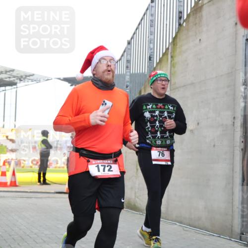 08.12.2024 - St. Pauli X-Mass-Run No. 14 H.Heesch http://msf.ph/oto/7490915 08.12.2024 10:04:58 Ziel 172, 299, 595, 627, 634, 748, 2380, 2485, 2758, 3007, 76, 172, 2758, 2937, 3007 meine-sportfotos.de