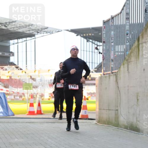 08.12.2024 - St. Pauli X-Mass-Run No. 14 H.Heesch http://msf.ph/oto/7490920 08.12.2024 09:57:10 Ziel 1754, 2956, 3095, 364, 384, 420, 1741, 3139 meine-sportfotos.de