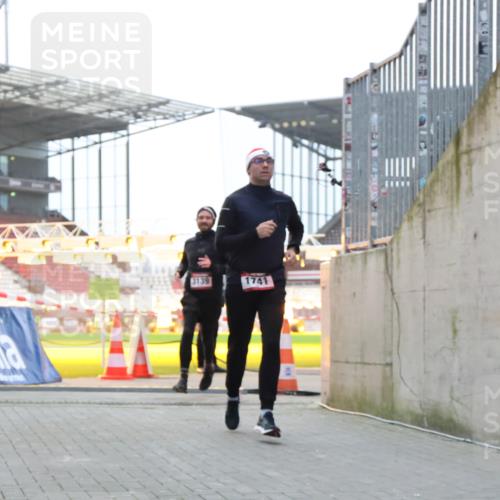 08.12.2024 - St. Pauli X-Mass-Run No. 14 H.Heesch http://msf.ph/oto/7490927 08.12.2024 09:57:10 Ziel 1754, 2956, 3095, 364, 384, 420, 1741, 3139 meine-sportfotos.de