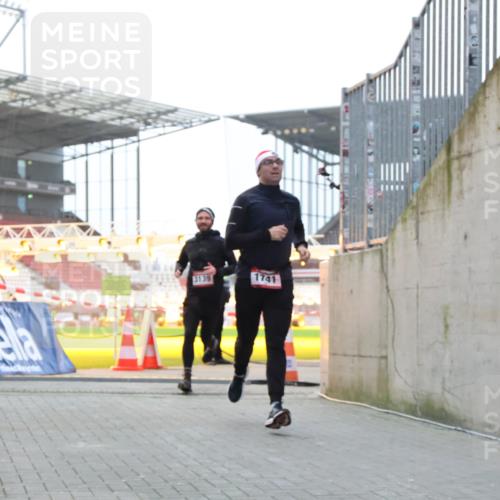 08.12.2024 - St. Pauli X-Mass-Run No. 14 H.Heesch http://msf.ph/oto/7490931 08.12.2024 09:57:10 Ziel 1754, 2956, 3095, 364, 384, 420, 1741, 3139 meine-sportfotos.de