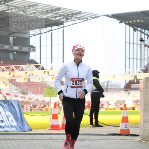 08.12.2024 - St. Pauli X-Mass-Run No. 14 H.Heesch http://msf.ph/oto/7490946 08.12.2024 10:05:00 Ziel 76, 172, 299, 595, 627, 634, 748, 2485, 2758, 3007, 76, 2937 meine-sportfotos.de