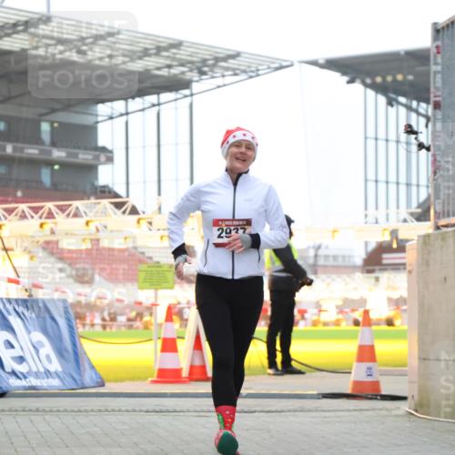 08.12.2024 - St. Pauli X-Mass-Run No. 14 H.Heesch http://msf.ph/oto/7490965 08.12.2024 10:05:00 Ziel 76, 172, 299, 595, 627, 634, 748, 2485, 2758, 3007, 76, 2937 meine-sportfotos.de