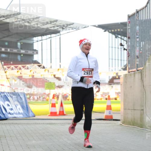 08.12.2024 - St. Pauli X-Mass-Run No. 14 H.Heesch http://msf.ph/oto/7490971 08.12.2024 10:05:01 Ziel 76, 172, 595, 748, 2485, 2758, 3007, 76, 2937 meine-sportfotos.de