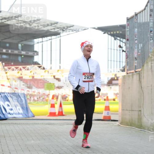 08.12.2024 - St. Pauli X-Mass-Run No. 14 H.Heesch http://msf.ph/oto/7490977 08.12.2024 10:05:01 Ziel 76, 172, 595, 748, 2485, 2758, 3007, 76, 2937 meine-sportfotos.de