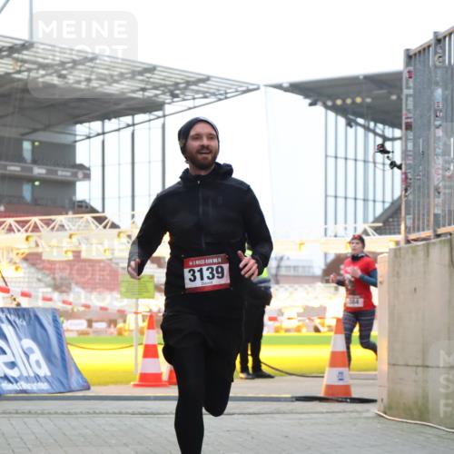 08.12.2024 - St. Pauli X-Mass-Run No. 14 H.Heesch http://msf.ph/oto/7490979 08.12.2024 09:57:12 Ziel 1741, 1754, 2956, 3139, 364, 384, 420, 1741, 3022, 3139 meine-sportfotos.de