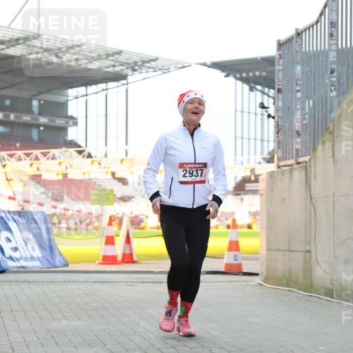 08.12.2024 - St. Pauli X-Mass-Run No. 14 H.Heesch http://msf.ph/oto/7490983 08.12.2024 10:05:01 Ziel 76, 172, 595, 748, 2485, 2758, 3007, 76, 2937 meine-sportfotos.de