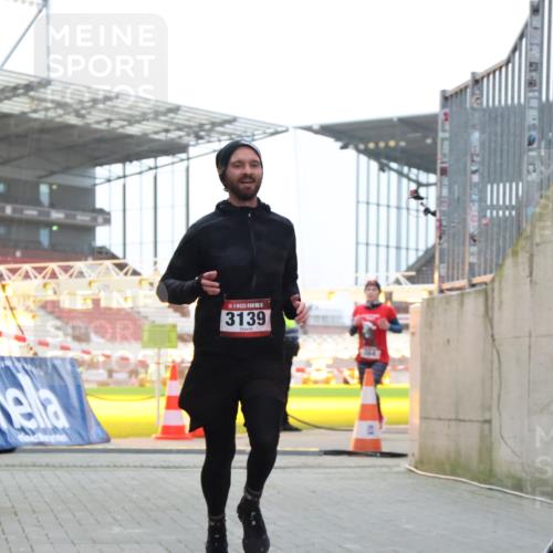 08.12.2024 - St. Pauli X-Mass-Run No. 14 H.Heesch http://msf.ph/oto/7490991 08.12.2024 09:57:12 Ziel 1741, 1754, 2956, 3139, 364, 384, 420, 1741, 3022, 3139 meine-sportfotos.de