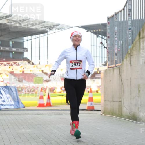 08.12.2024 - St. Pauli X-Mass-Run No. 14 H.Heesch http://msf.ph/oto/7490995 08.12.2024 10:05:01 Ziel 76, 172, 595, 748, 2485, 2758, 3007, 76, 2937 meine-sportfotos.de